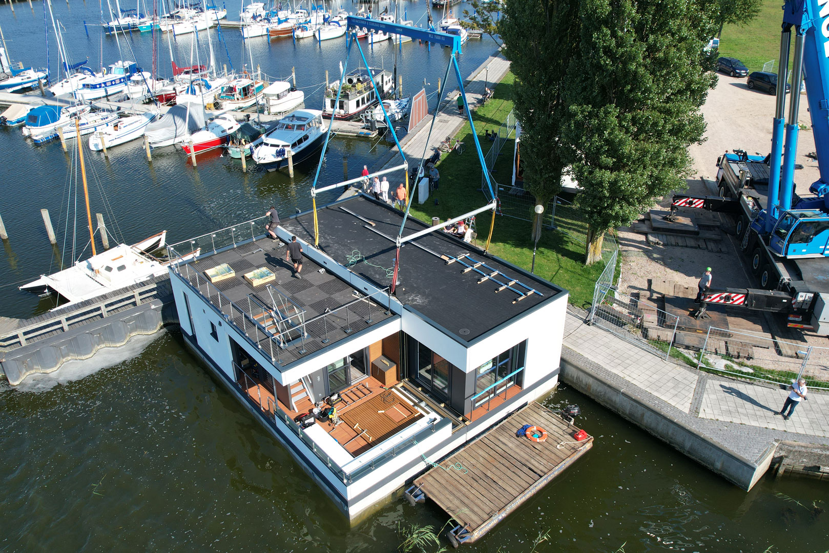 kranen floatinghouses ribnitz damgarten mecklenburg vorpommern