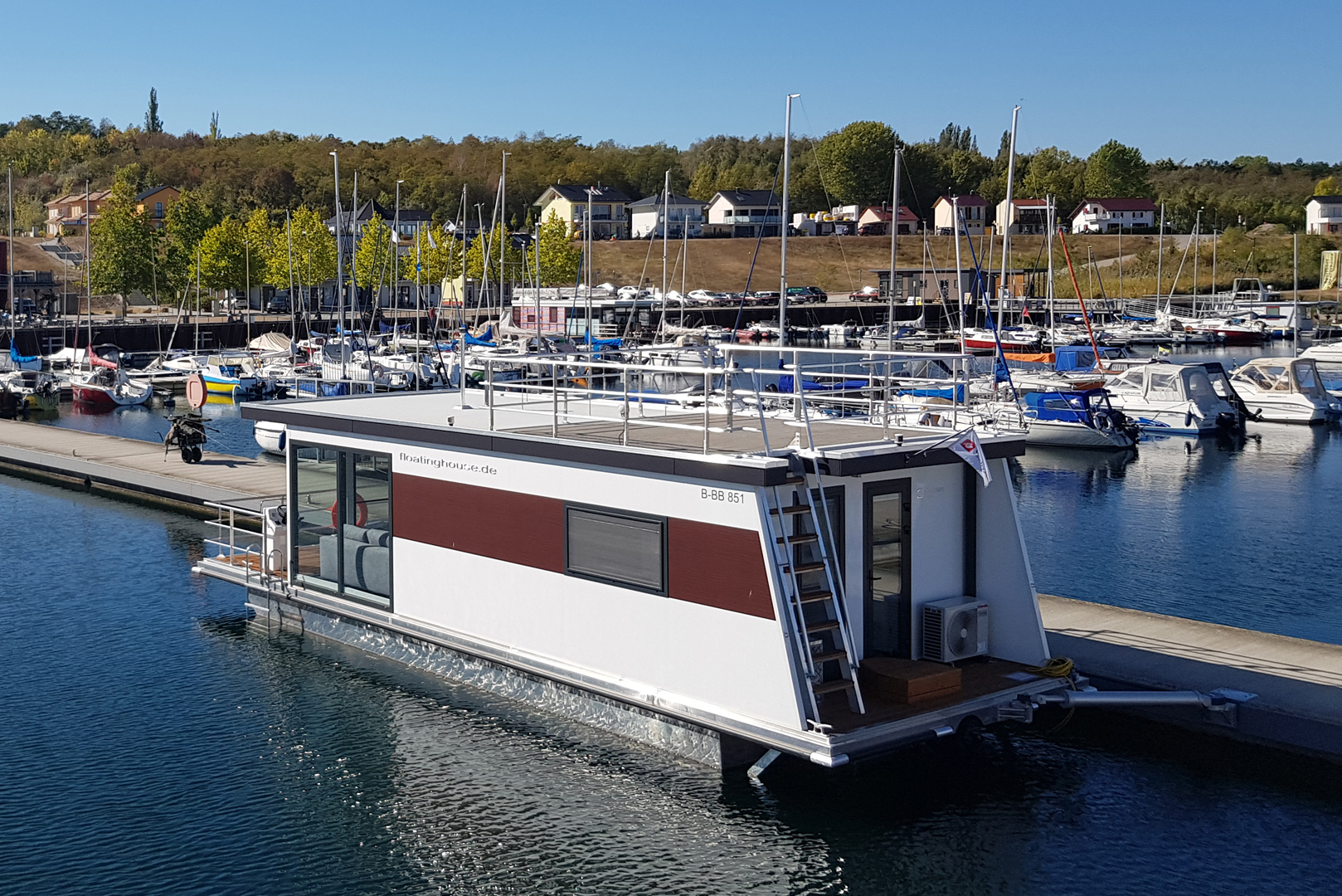 hausboot kaufen schwimmendes haus floatinghouse