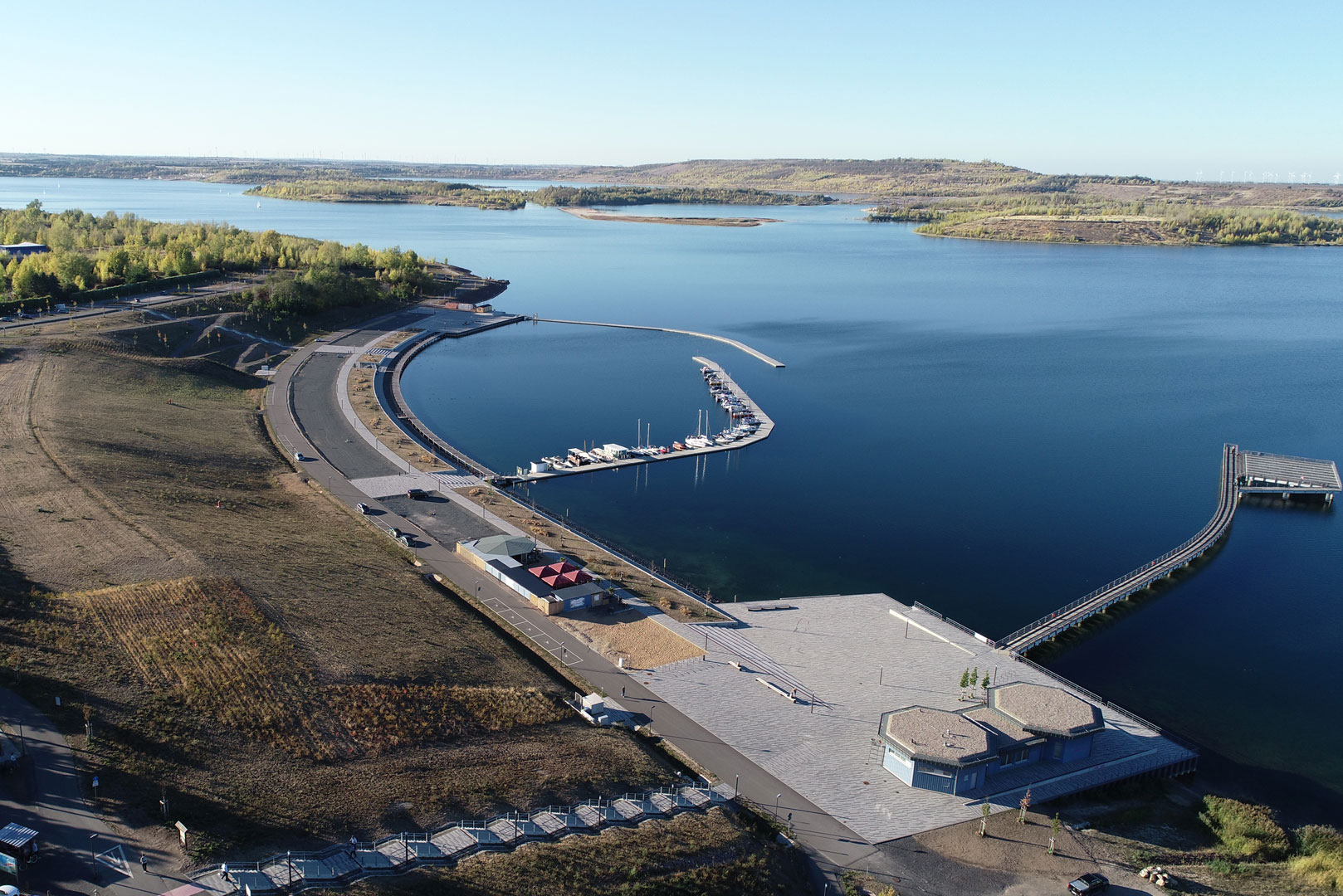 Hausboote Und Schwimmende Ferienhauser Auf Dem Geiseltalsee